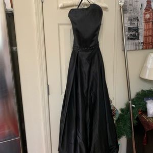 Vnaix black satin evening gown